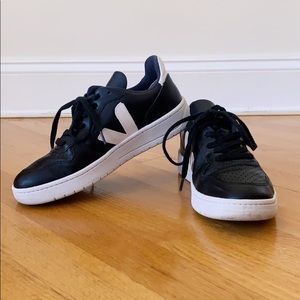VEJA V-10 Sneakers